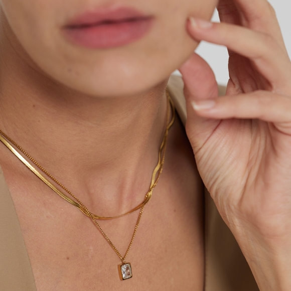 Stylish Layered Necklace - Picture 8 of 9